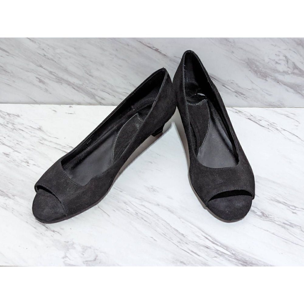 NWOT Diane Von Furstenberg Black Suede Peep-Toe Kitten Heels Size 8.5